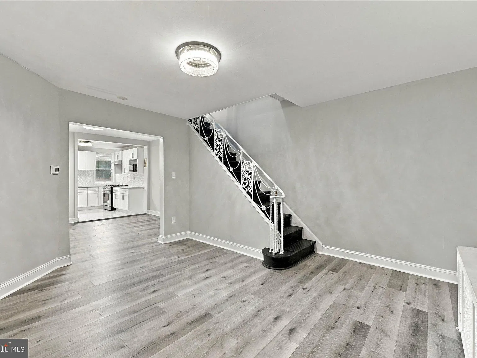 3 bed, 1.0 bath, 11 sqft, $1,895 — Photo 3
