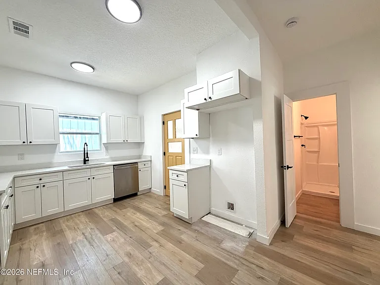 717 King St — Photo 8