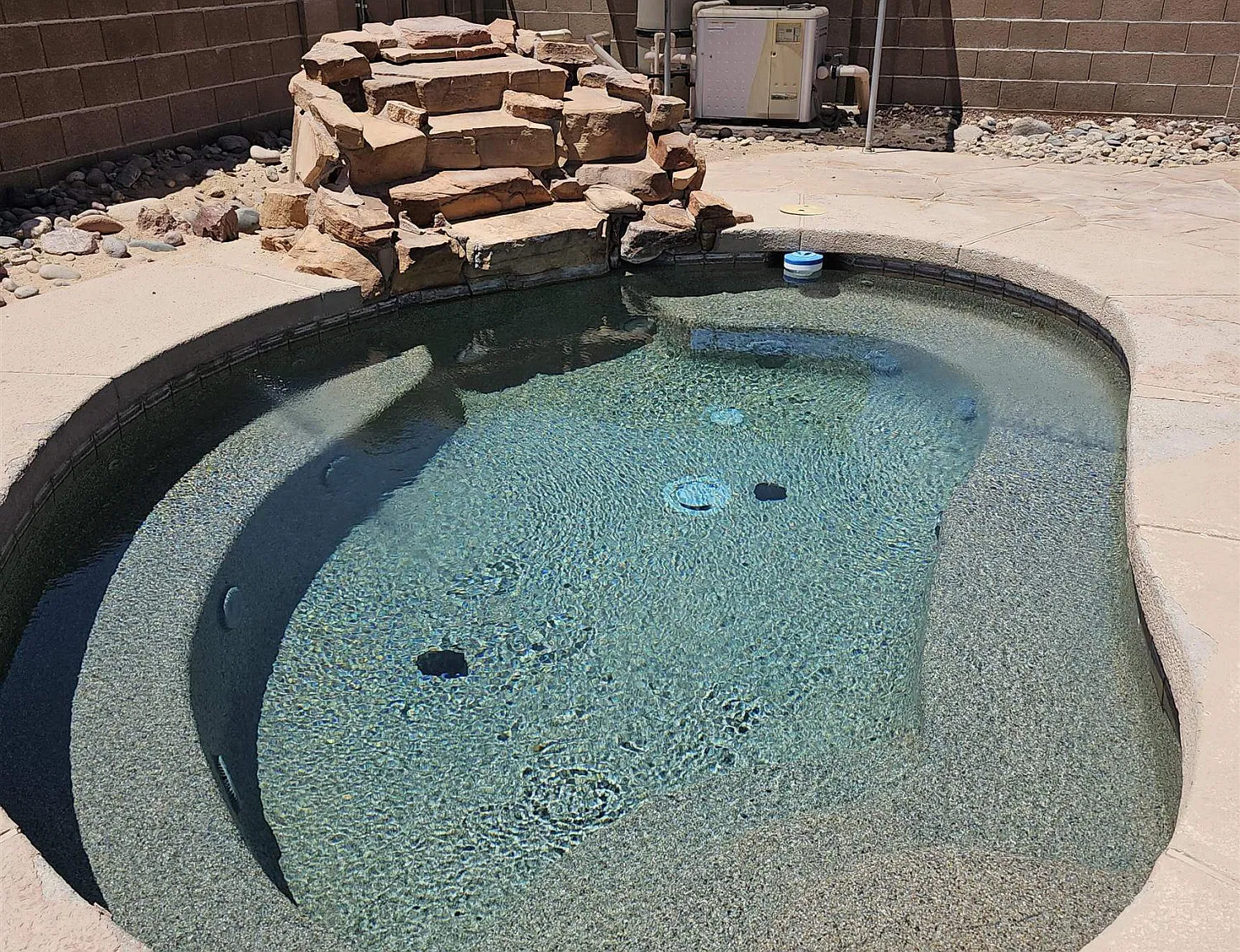 3 bed, 2.0 bath, 1644 sqft, $2,000 — Photo 2