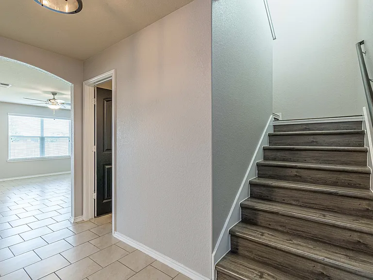 9827 Selestat Point — Photo 2