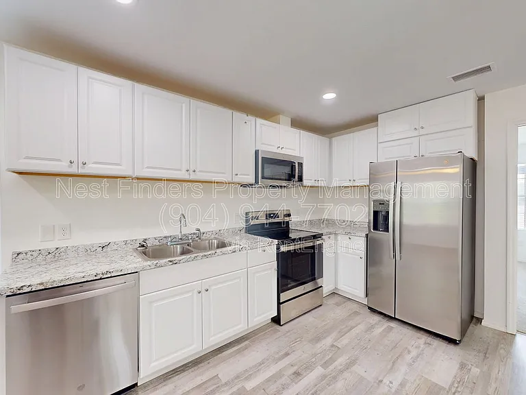 2220 Flesher Ave — Photo 4