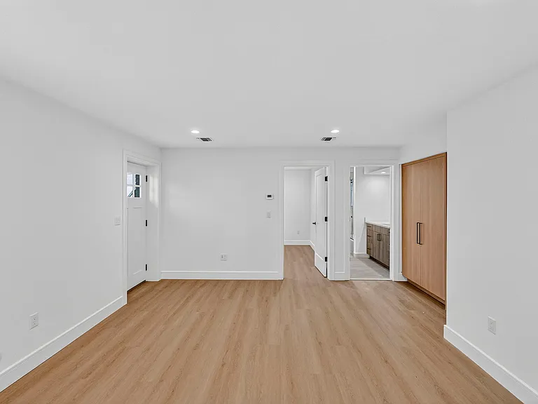 504 2nd St #A — Photo 32