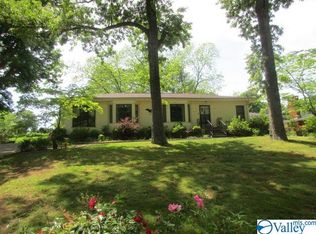 105 Lake Rd, Albertville, AL 35950