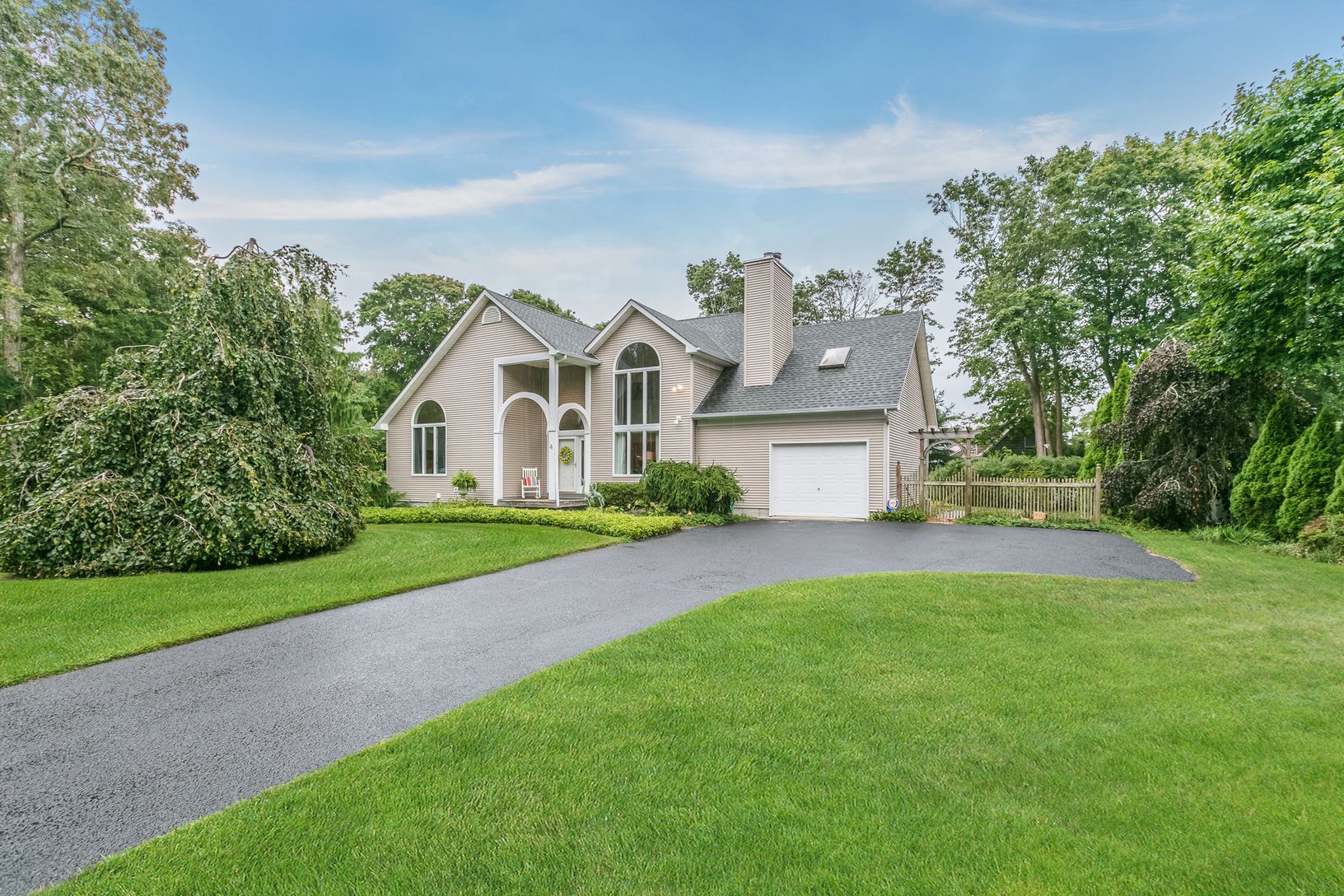  Inviting Curb Cul-de-Sac Curb Appeal