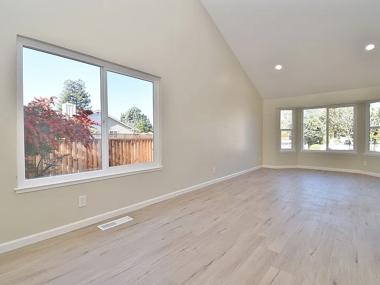 1350 Kruger Ave — Photo 3