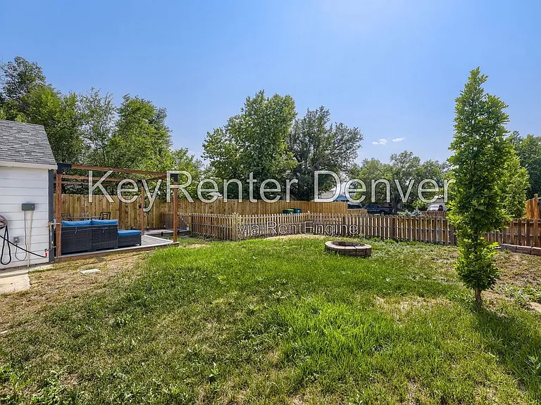 2072 Emporia St — Photo 16