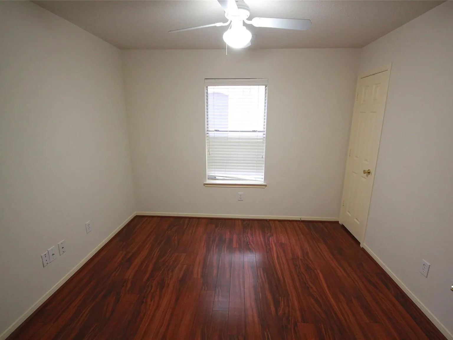 3 bed, 2.0 bath, 2219 sqft, $2,100 — Photo 4