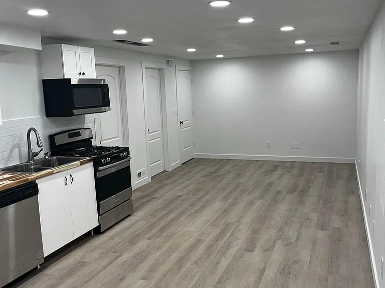 670 Cherry Hill Dr #B — Photo 4