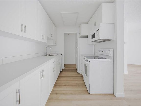 3rd image of 15020 N Bluff Rd #110