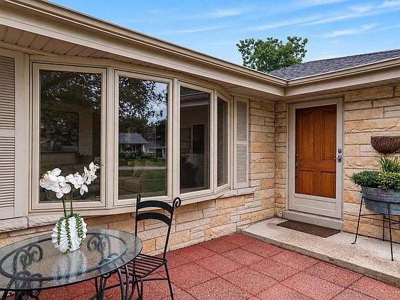 5th image of 2127 Crestview COURT