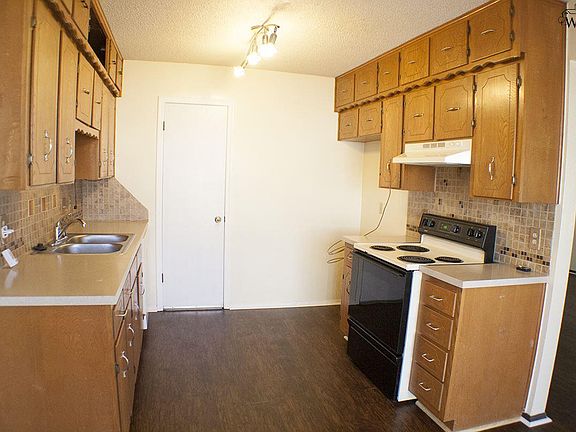 4th image of 12 Lackland Cir