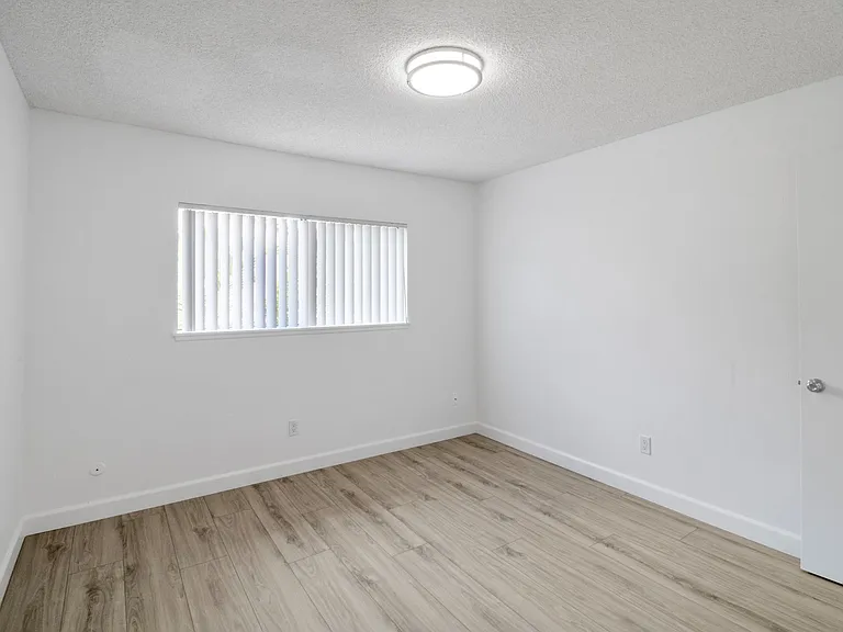 Escondido Villas — Photo 19