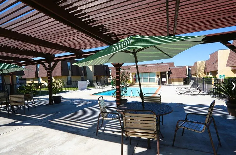 StoneBrook Apartments — Photo 2