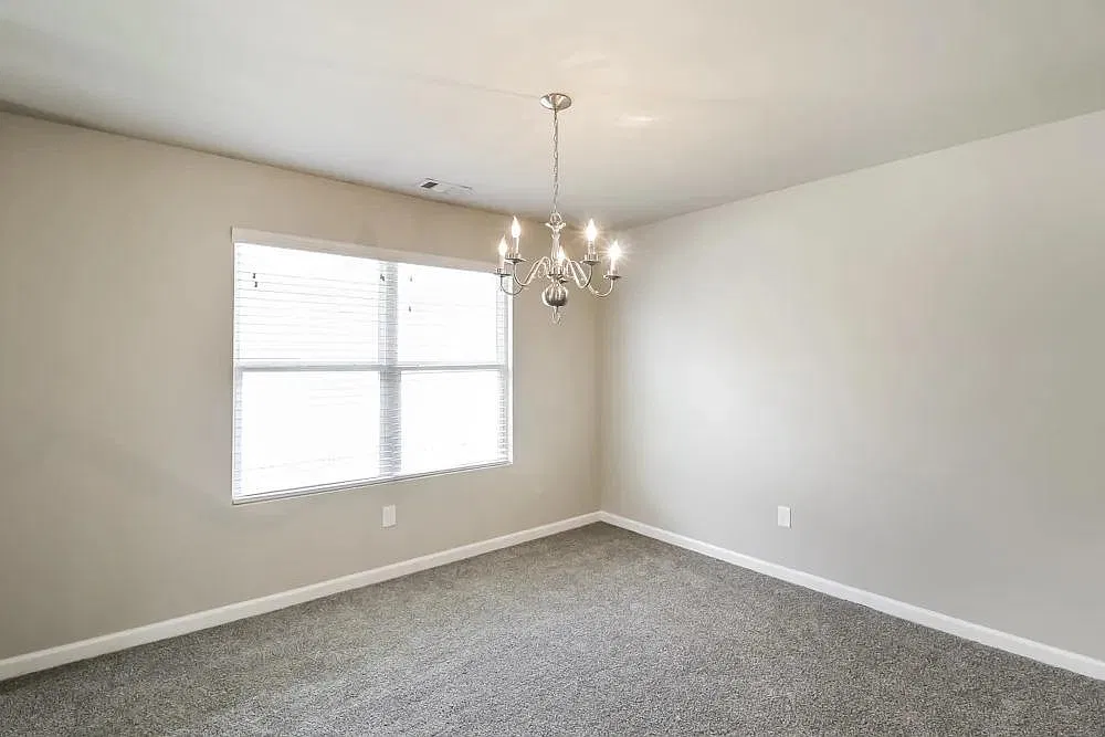 3 bed, 2.0 bath, 1660 sqft, $1,300 — Photo 4