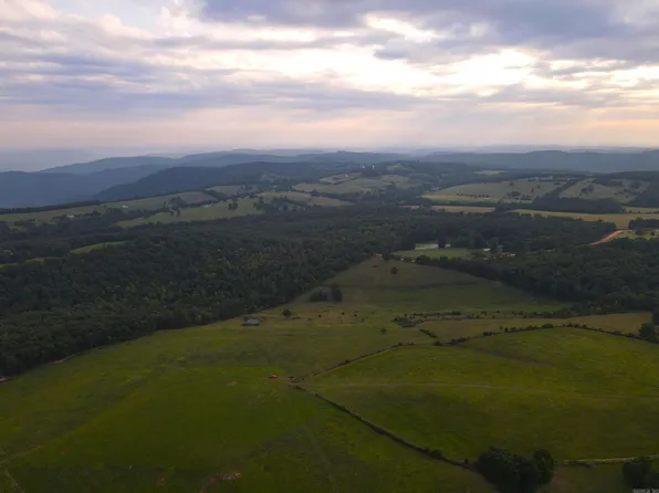 (undisclosed Address), Compton, AR 72624