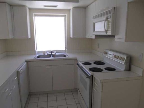 4th image of 13734 Downing Ln #6