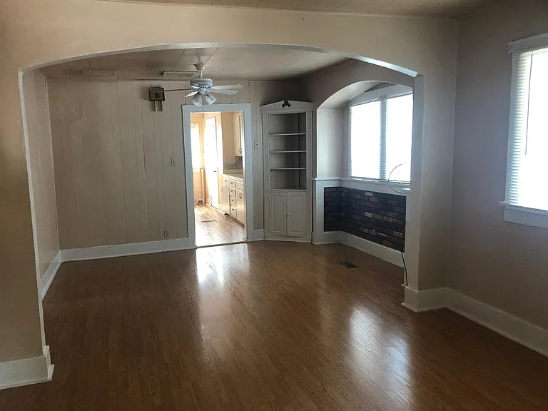102 Ross Ave — Photo 2