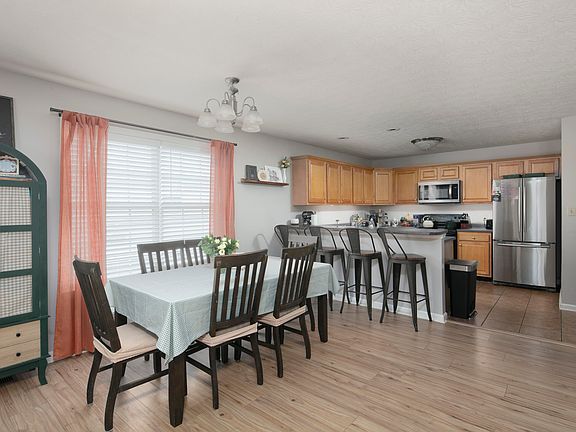 3rd image of 704 Cottonwood Dr