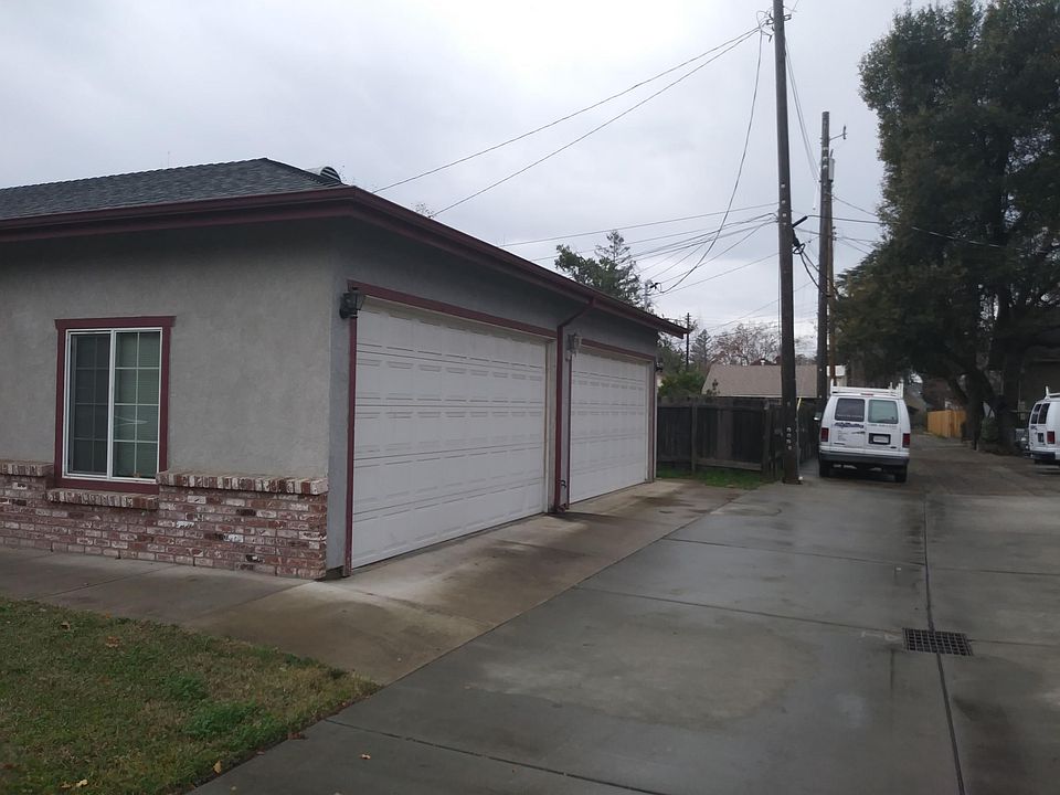 2nd image of 2980 31st St