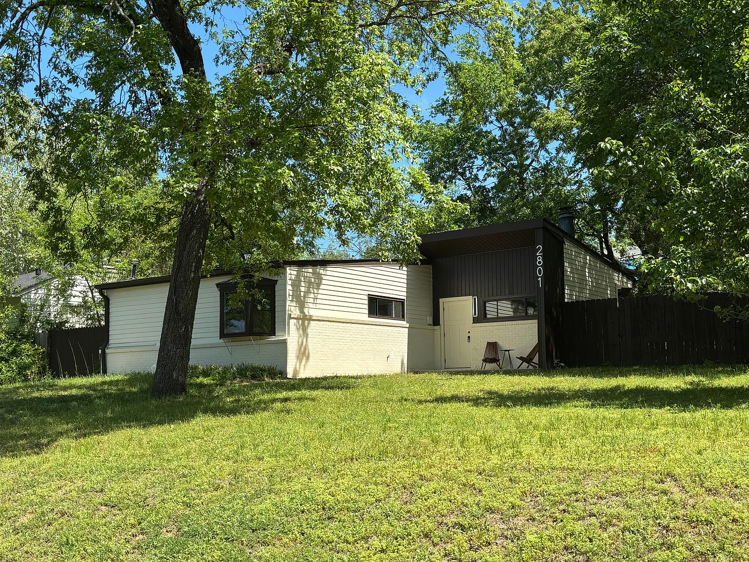 3 bed, 1401 sqft, $2,200 — Photo 2