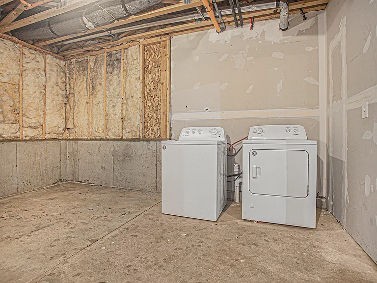 2621 Redwood Ave — Photo 4