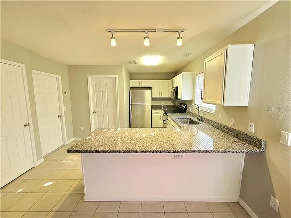 4th image of 138 Woodknoll Pl