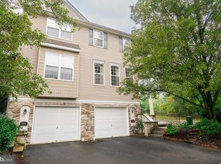 202 Picket Post Ct, Fort Washington, PA 19034