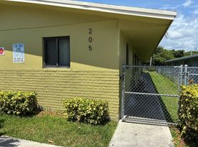 205 NW 11th Ave, Fort Lauderdale, FL