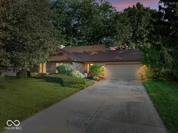 850 W Oakwood Dr, Greenwood, IN 46142
