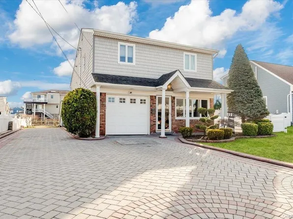 10 Jetmore Place, Massapequa, NY 11758