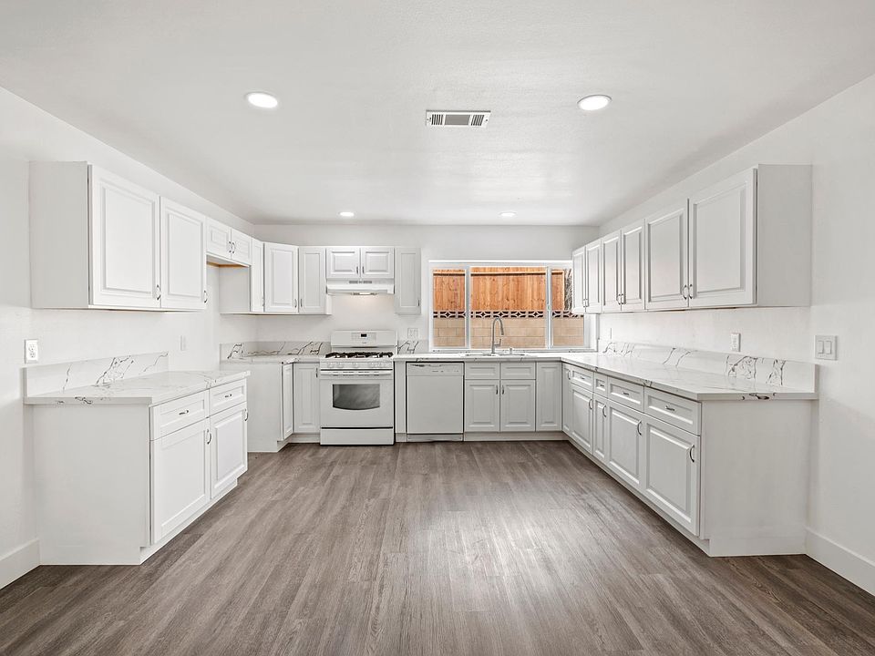 1st image of 521 W Avenue J12