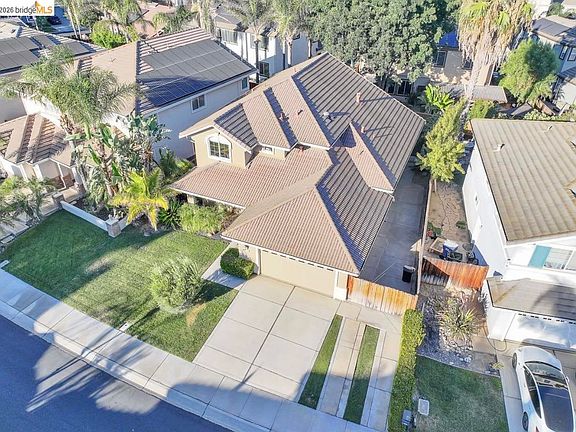 4th image of 2533 Crescent Way