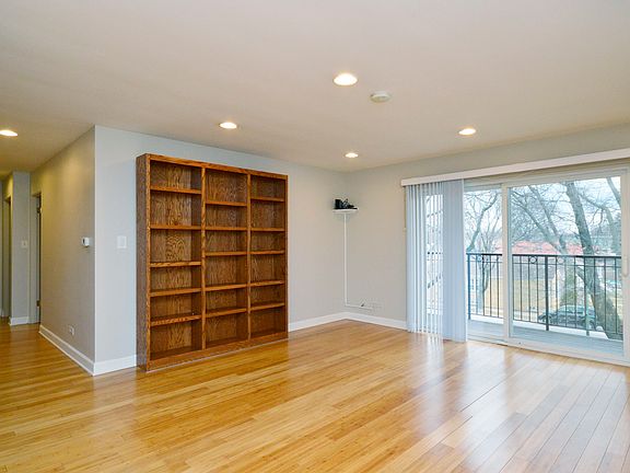 3rd image of 6800 N California Ave APT 3P