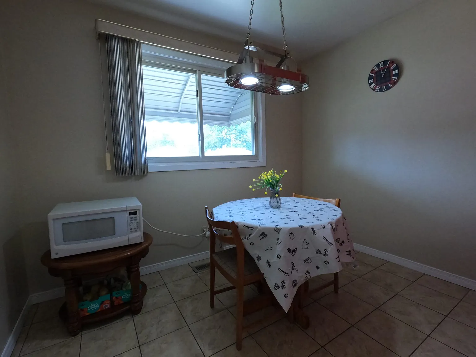 3 bed, 1000 sqft, $1,850 — Photo 2