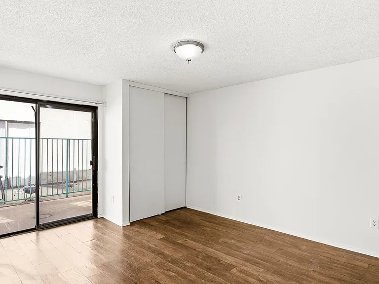 700 E Harvard St — Photo 16