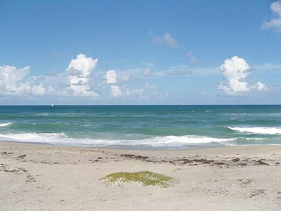 Jupiter Ocean - Walk to Beach