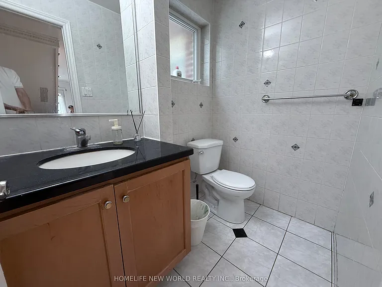 63 Lehar Cres — Photo 29