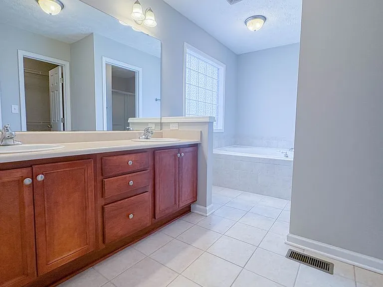 3426 Broomsgrove Dr — Photo 14
