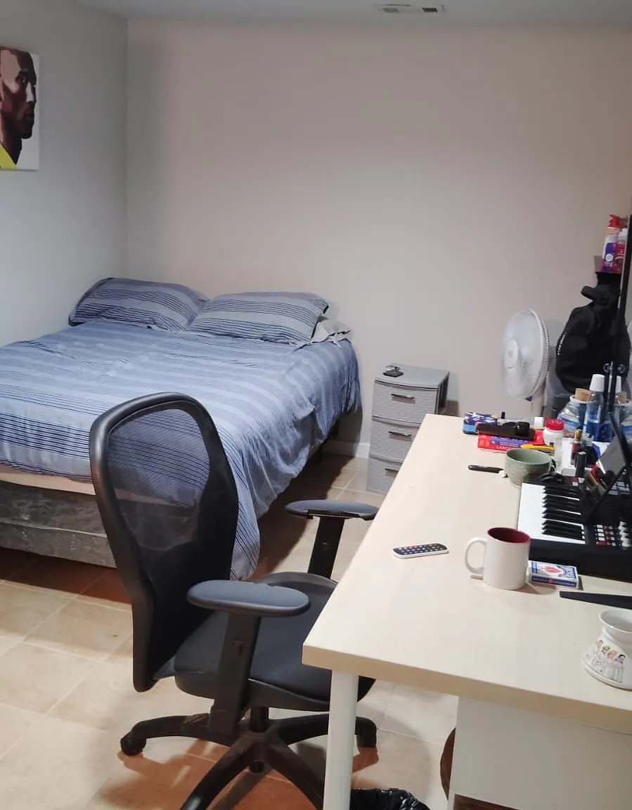 6 bed, $800 — Photo 1
