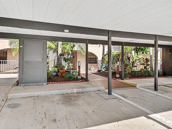 4th image of 23465 Harborview Rd APT 814