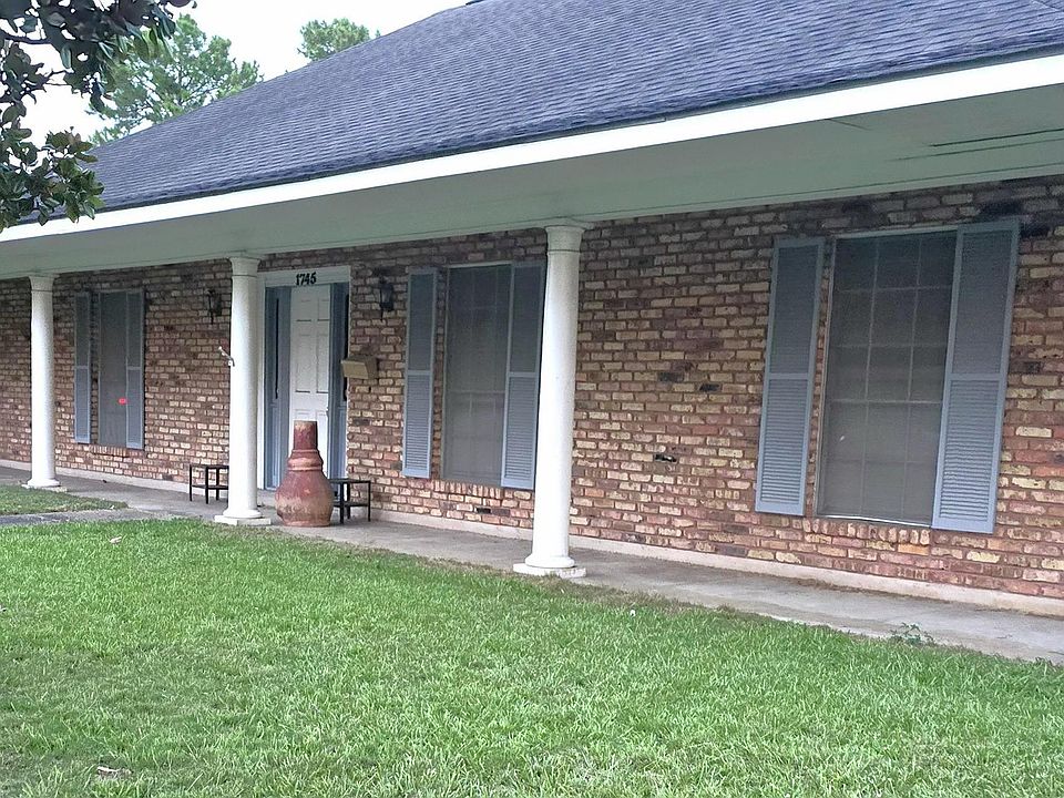 1st image of 1745 Sherwood Forest Blvd