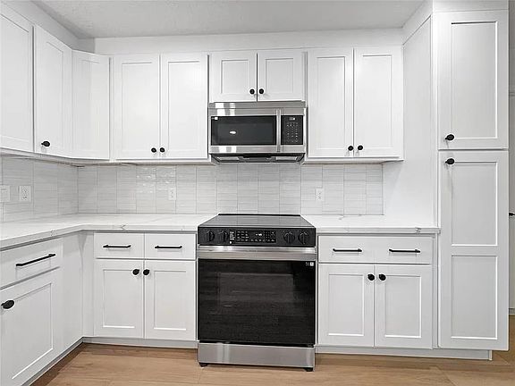 5th image of 16450 Havenhurst Dr #1