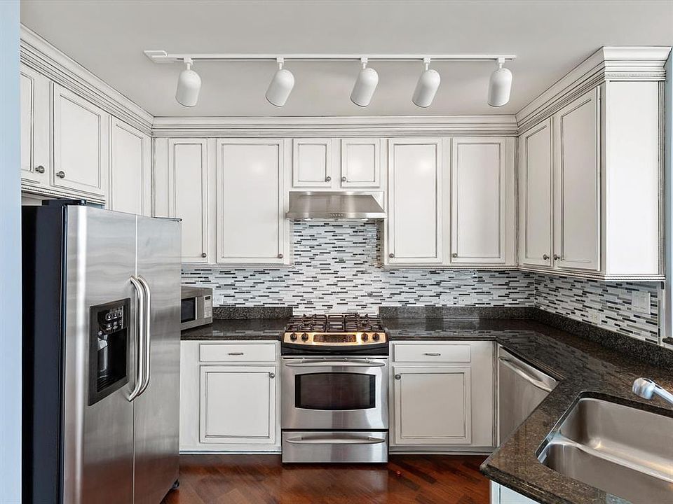 1st image of 500 Throckmorton St APT 2105