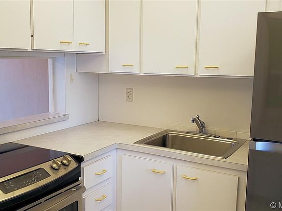 5th image of 2905 Point East Dr APT L204