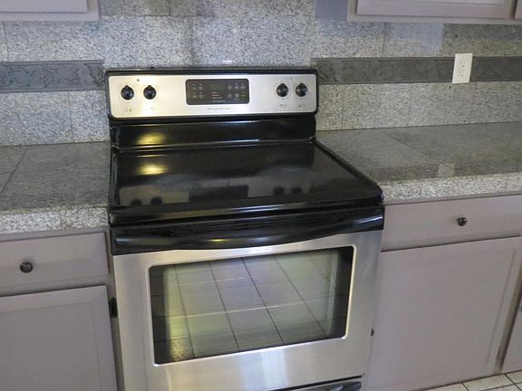 4th image of 416 E 10th Pl