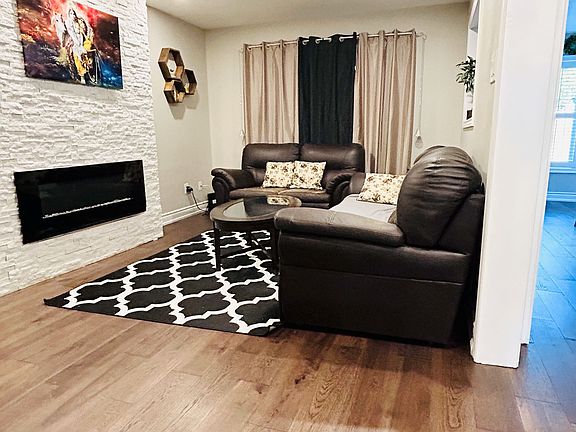 5th image of 2951 Kingsway Dr