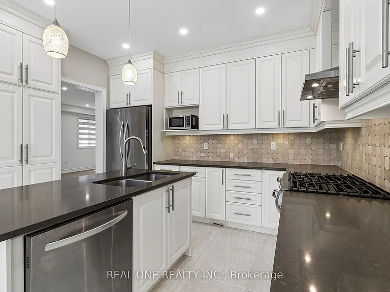19 Rivoli Dr — Photo 21