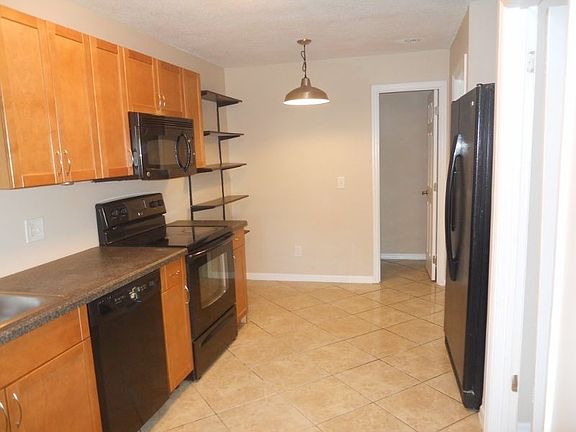 3rd image of 2050 Oleander Blvd APT 9-106