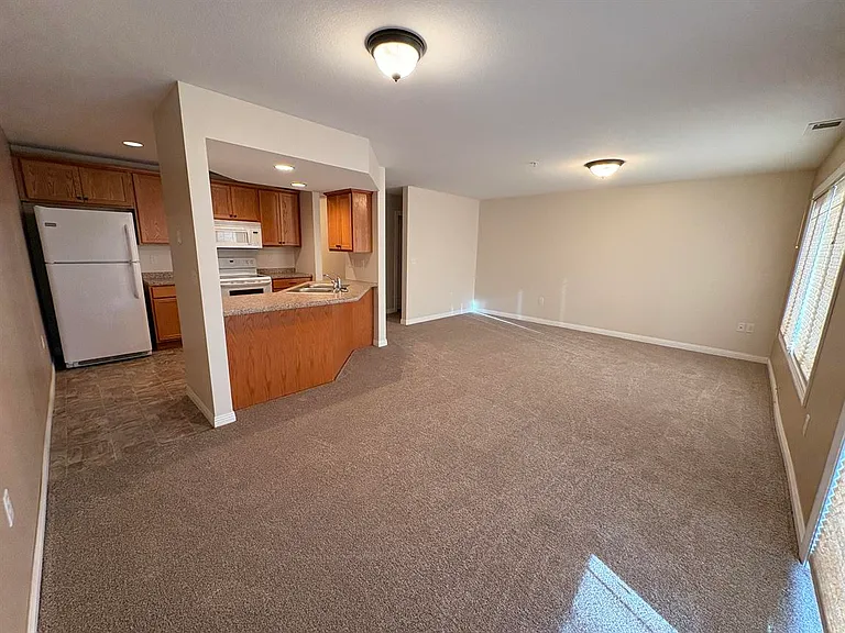 3707 S Broadway St — Photo 4