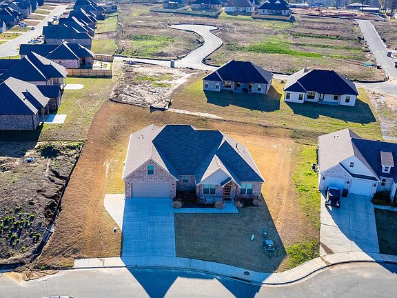 3rd image of 102 Red Crest Cv